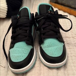 Jordan Kids Black and Teal Sneakers